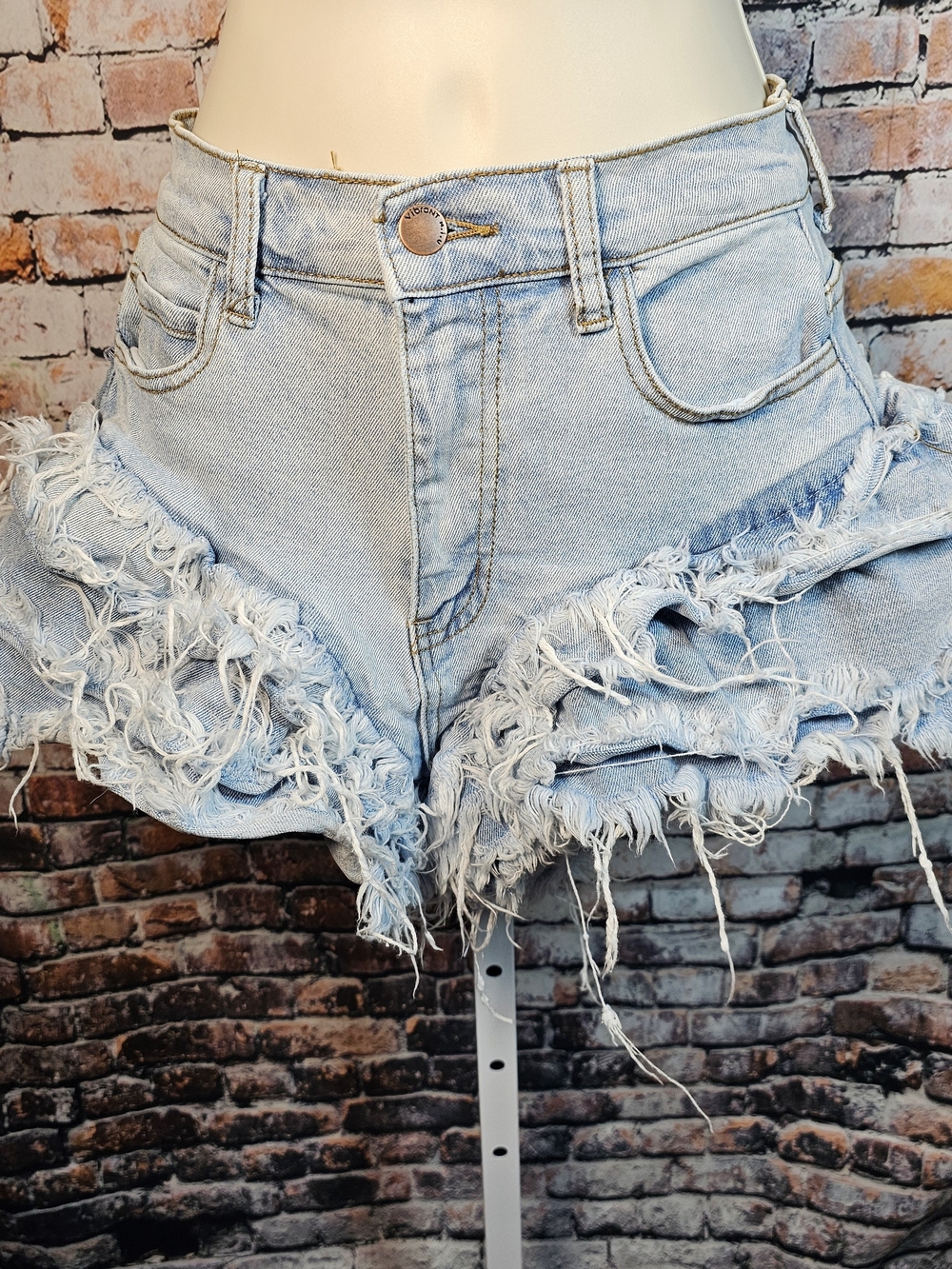 Vibrant MIU Distressed Ruffle Hem Denim Shorts High Rise Frayed Festival Size S